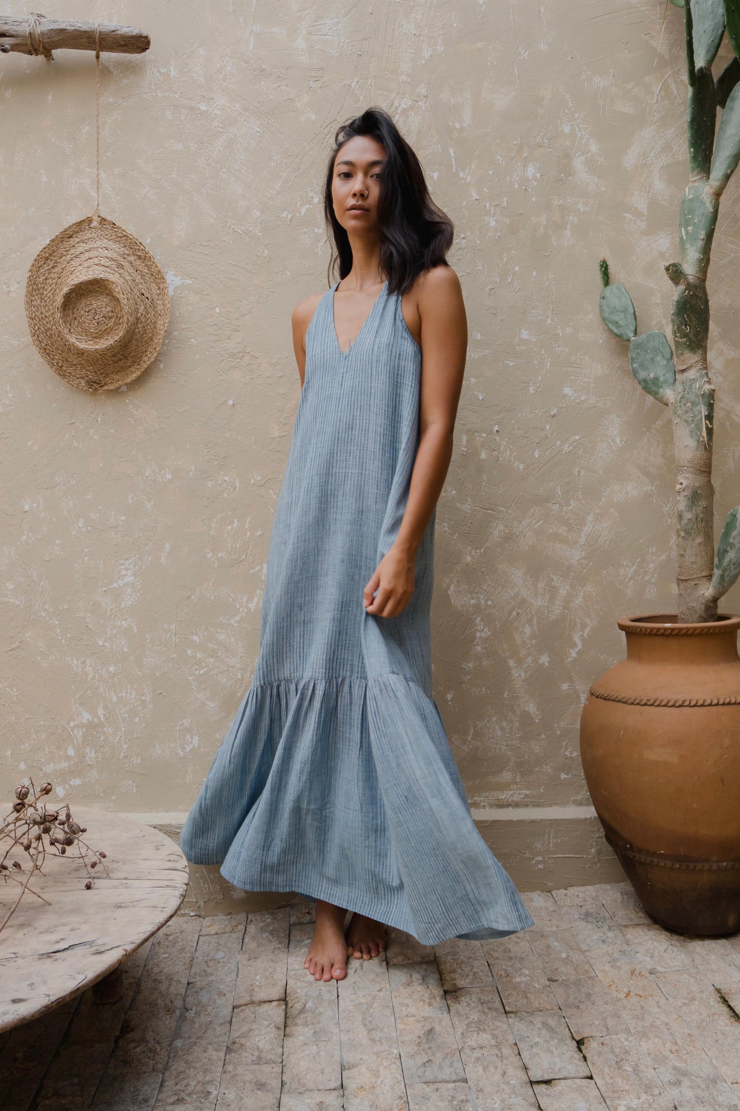 v neck halter dress Elegant Black Satin Ruffle V-Neck Maxi statuesque finish V Neck Halter Beach Wedding